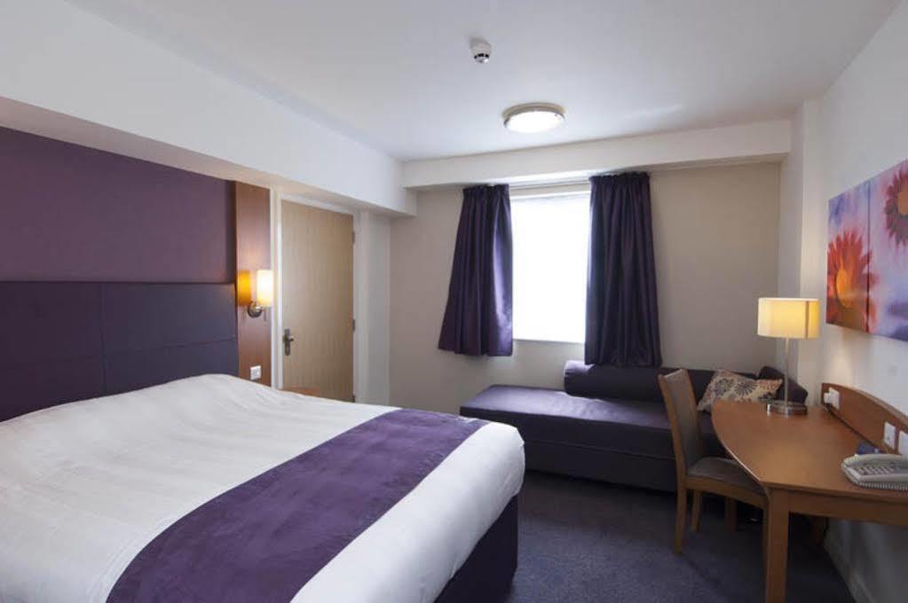 Premier Inn Hemel Hempstead Central Екстер'єр фото